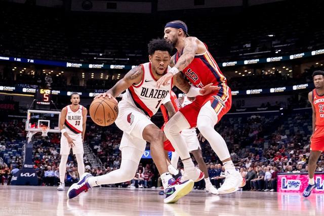 克拉滕伯格：佩德罗肘击动作没击中对手不会染红